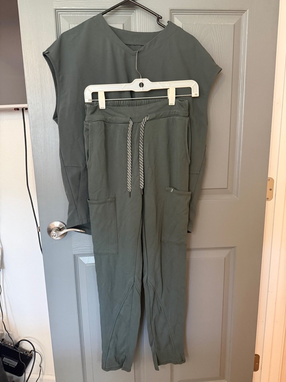 Jaanuu scrub set Olive Green Drawstring  Pants S XS Petite